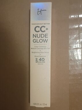 IT Cosmetics CC+ Nude Glow SPF 40 Color Correcting Skin Tint - Light